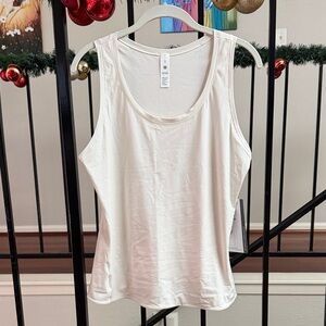 Women's Scoop Neck Tank Top - White